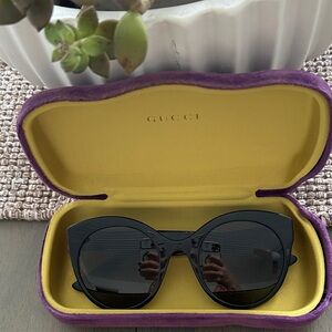 Gucci Cat-Eye Sunglasses – Black | Authentic